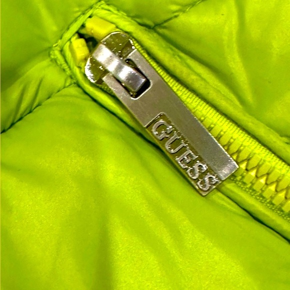 🧥🎿 GUESS Neon Green‎ Quilted Puffer Jacket | Sz M | Hooded Ski Snowboard USA - Picture 6 of 10